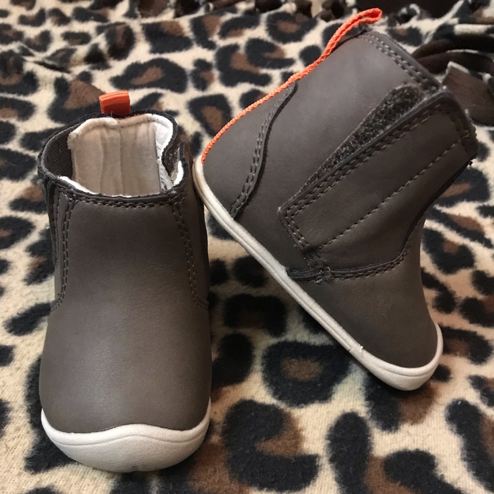 Carters infant crawler shoes